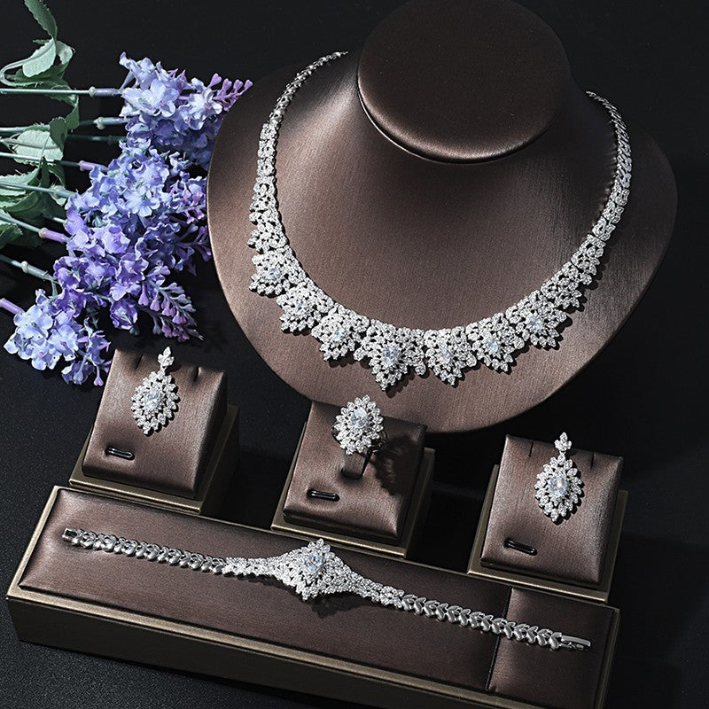 Luxe Divine Collection ~ Necklace Women's Jewelry Suit Bridal Wedding Banquet Necklace High-end Accessories